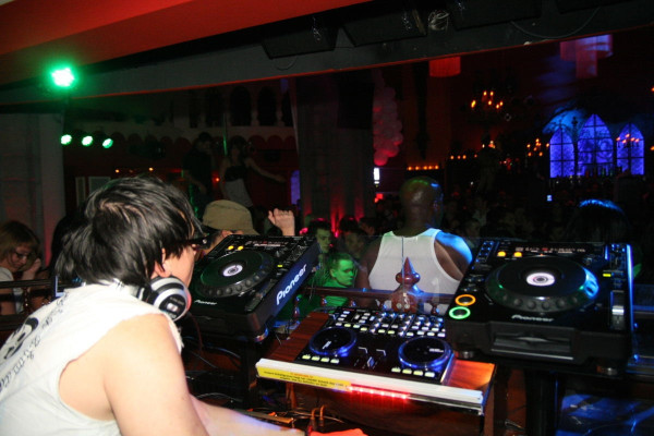 01.05.10- Black White Sensation