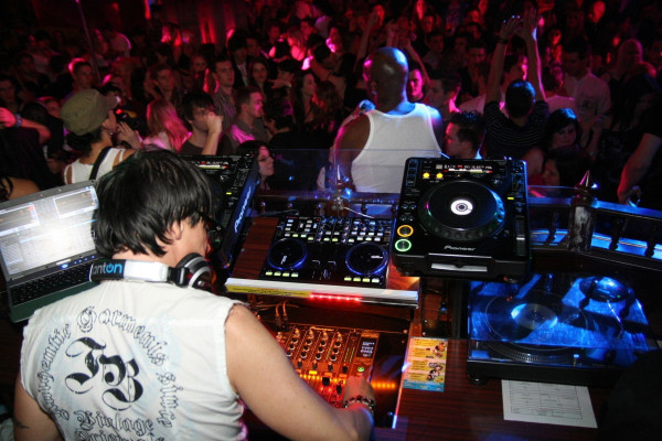 01.05.10- Black White Sensation