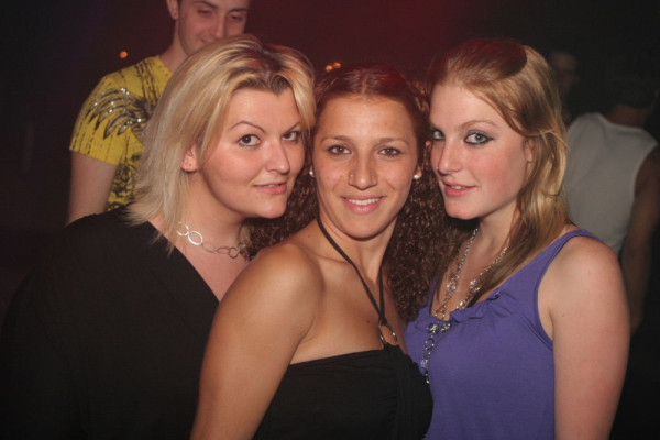27.06.09 - Double House - Bikini Fashion .